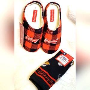 Budweiser Slippers Size Small with 1 Pair of Adult Socks Size 6-12
